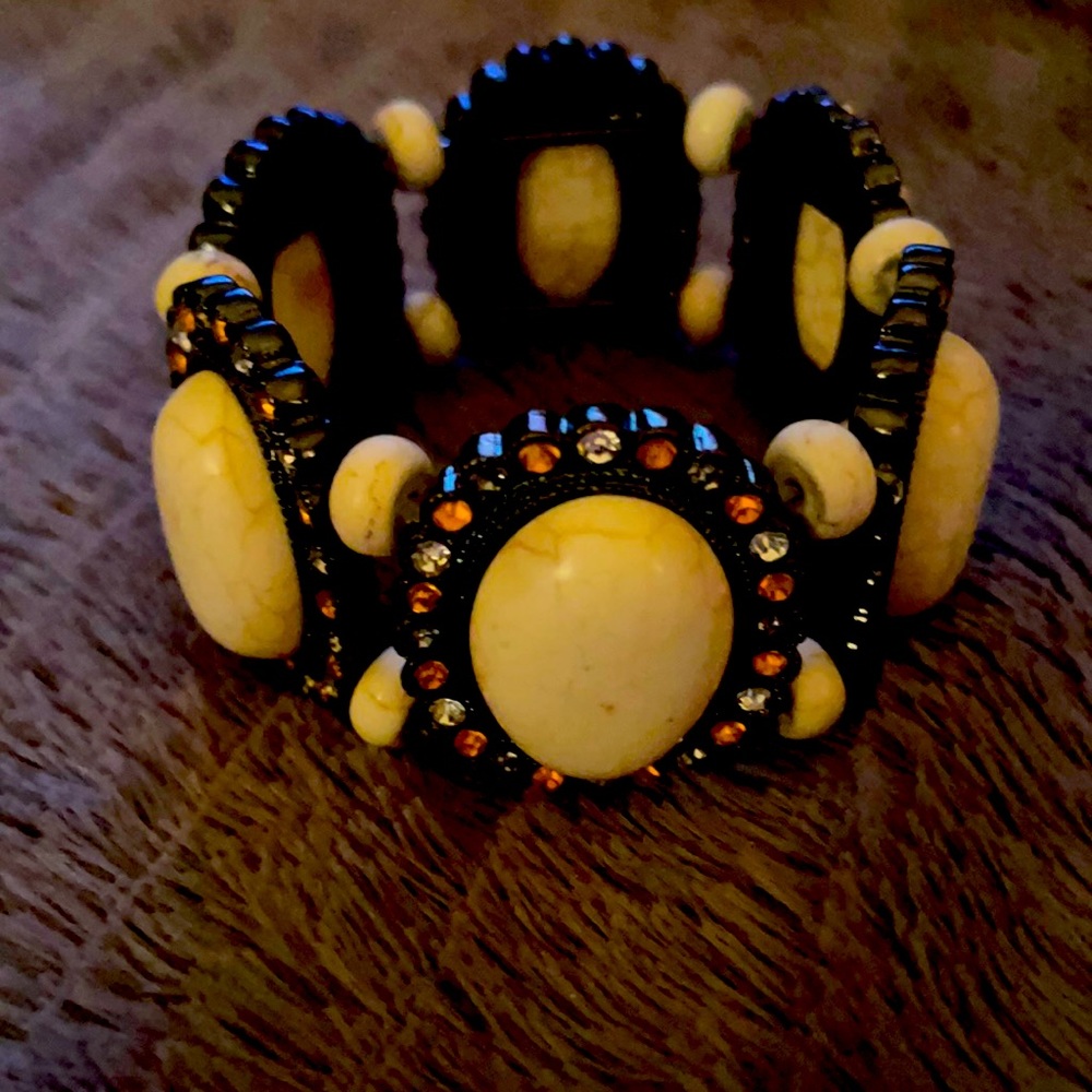 Gorgeous costume jewelry bracelet